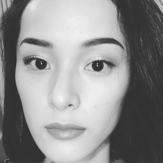 Bức ảnh selfie cận mặt của cô khiến nhiều người hâm mộ thót tim.