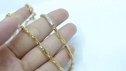 Nửa đêm Long lẻn vào nhà chị Ng. để cướp tài sản.