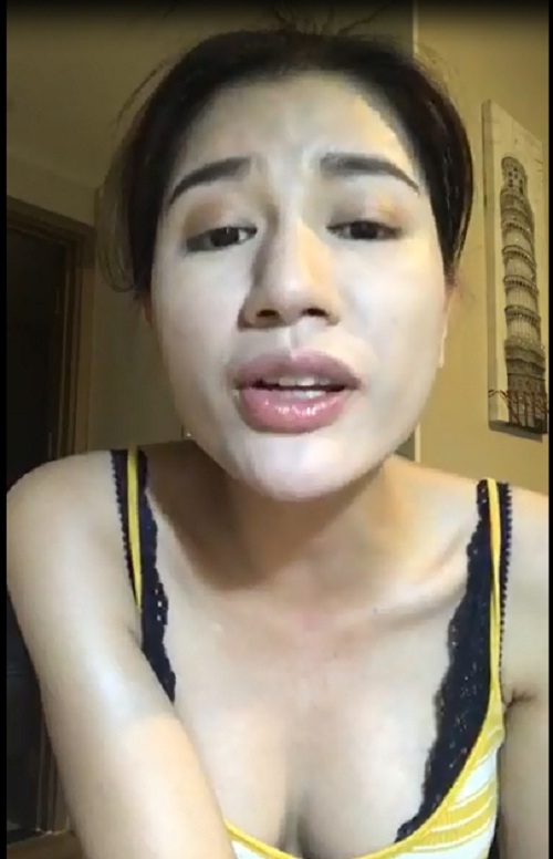 
Trang Trần không ngại văng tục, chửi bậy với khách hàng trong lúc livestream.
