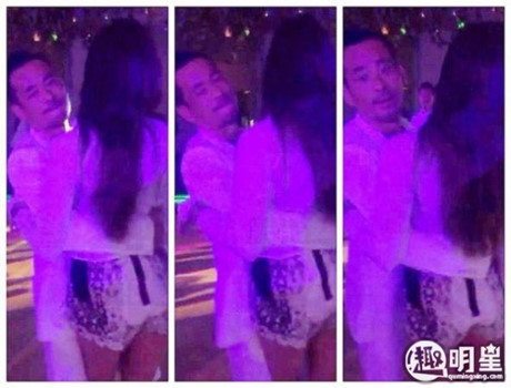 
Tỷ ph&uacute; s&ograve;ng b&agrave;i Alvin Chau v&agrave; người mẫu Nhật &ocirc;m nhau th&acirc;n mật.
