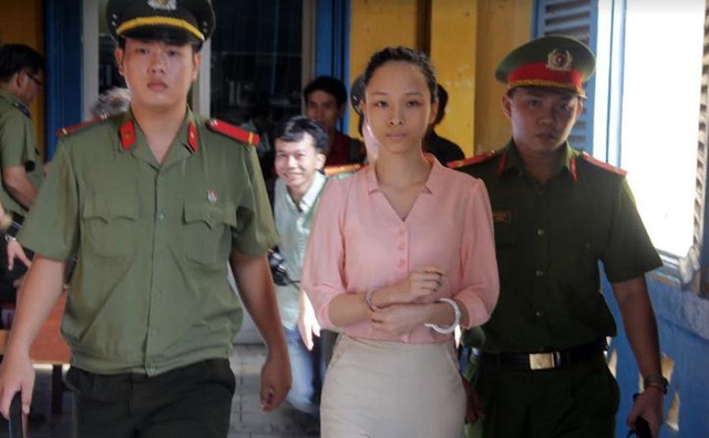 
Hoa hậu Phương Nga tại phiên tòa xét xử sơ thẩm lần 2 tháng 6/2017.

