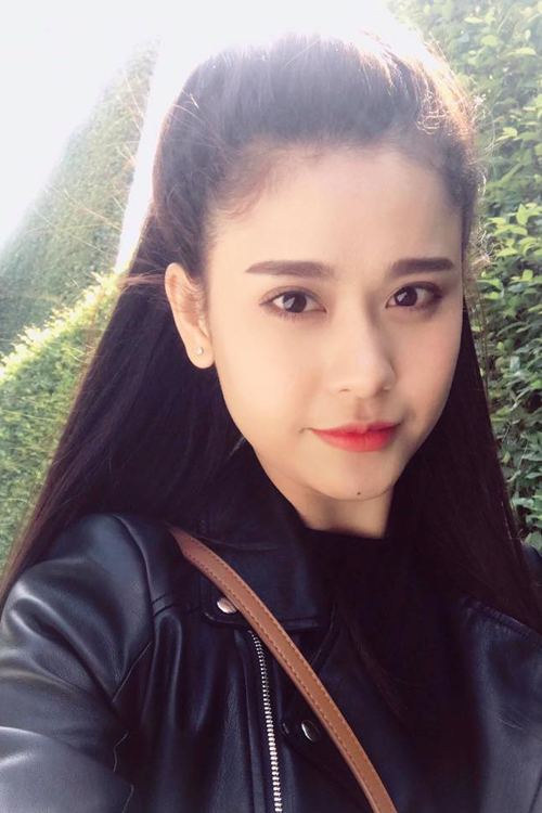 Muốn có được vẻ đẹp kiều diễm và quyến rũ như các mỹ nhân Việt? Đừng lo lắng vì chỉ cần thay đổi kiểu tóc là bạn đã sẵn sàng để trở thành một nàng hoa đẹp như trong hình rồi đấy. Hãy xem và thử ngay!