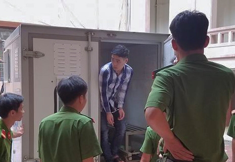 B&ugrave;i Trương Phi xuất hiện tại t&ograve;a. Ảnh: P.T.
