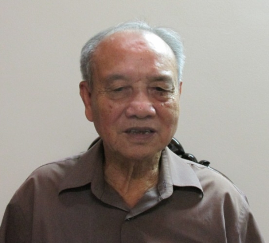 Đại tướng Phạm Văn Tr&agrave; kể chuyện gi&uacute;p đồng đội l&agrave;m chế độ thương binh. (Ảnh: Lương Kết)
