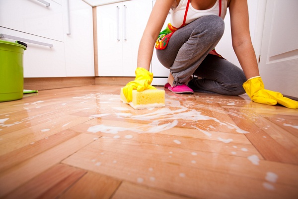 Lạm dụng nước lau sàn nhà có thể khiến sức khỏe bị ảnh hưởng.