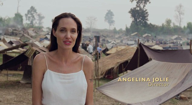 
Angelina Jolie tại trường quay phim First They Killed My Father.
