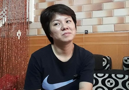 Chị Hoa - công dân phường Văn Miếu chia sẻ thêm 8 việc liên quan về vụ hành trình xin giấy khai tử. Ảnh Trần Vương