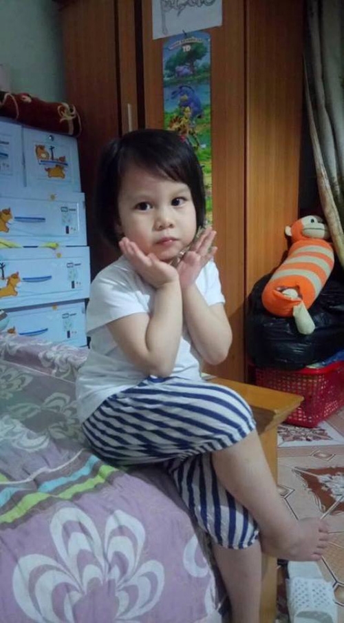 H&igrave;nh ảnh xinh xắn của b&eacute; L&acirc;m trước khi bị bỏng nặng.