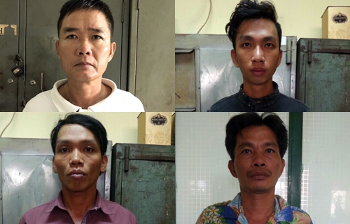Cương (&aacute;o trắng) v&agrave; đồng phạm. Ảnh: C&ocirc;ng an cung cấp.