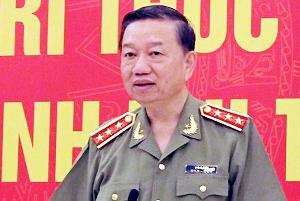 
Thượng tướng T&ocirc; L&acirc;m, Bộ Trưởng Bộ C&ocirc;ng an, n&oacute;i với PV B&aacute;o Ph&aacute;p Luật TP.HCM s&aacute;ng 30/7: Chưa nhận th&ocirc;ng tin g&igrave; về việc Trịnh Xu&acirc;n Thanh đ&atilde; được di l&yacute; về Việt Nam. 
