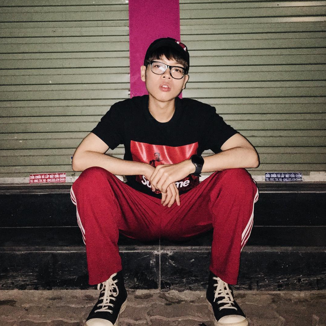 Chưa cần phải đập đi xây lại, Đức Phúc chỉ làm 3 dịch vụ là nâng cắt cánh mũi, thu mỏng môi và độn cằm để có gương mặt không góc chết