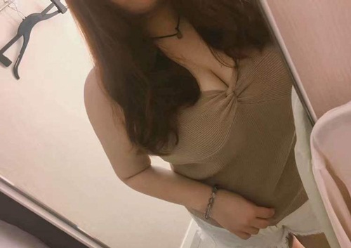 
H&igrave;nh ảnh tr&ecirc;n mạng của c&ocirc; g&aacute;i khiến ch&agrave;ng trai m&ecirc; đắm.
