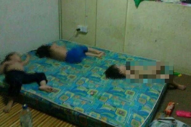 
Hình ảnh 3 đứa trẻ bị nhốt gây xôn xao cộng đồng mạng.
