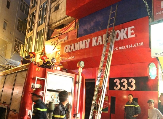 Lực lượng cứu hỏa được điều đến nhưng chỉ thấy có khói bốc ra do chập điện.
