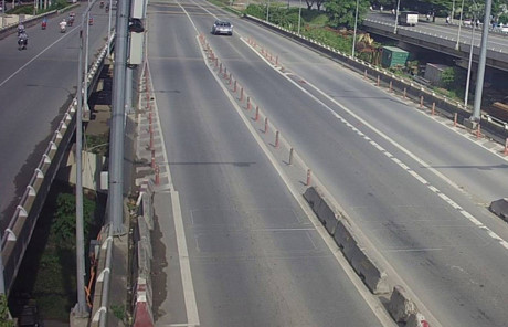 
Đoạn đường chị Li&ecirc;n b&aacute;o bị bắt c&oacute;c l&ecirc;n &ocirc;t&ocirc;, hiếp d&acirc;m tập thể. Ảnh: PV chụp lại từ trung t&acirc;m quan s&aacute;t camera. 
