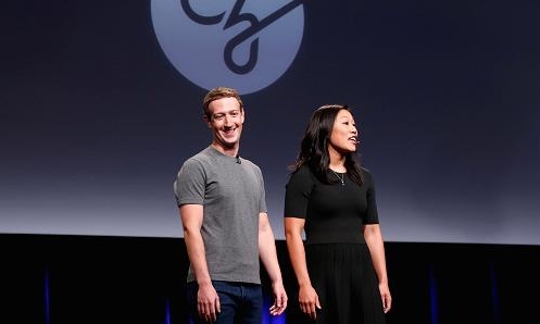 Hai vợ chồng Mark Zuckerberg trong một sự kiện tại California năm ngoái. Ảnh: CNBC