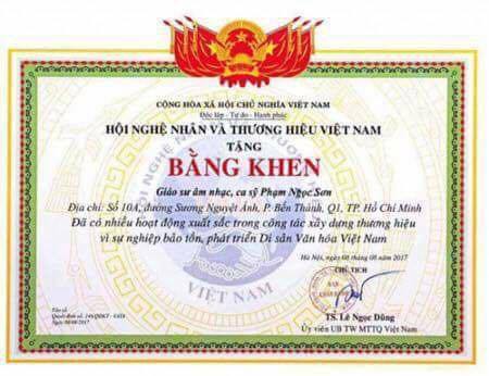 
Bằng khen gây xôn xao dư luận những ngày qua.
