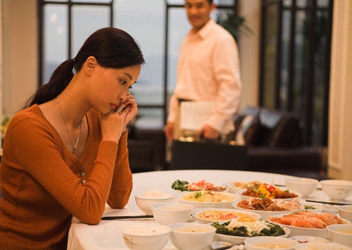 Mỗi ngày đi làm về, Quyên lại tủi thân vò võ trong chính căn nhà 3 tầng của 2 vợ chồng mà chẳng thấy được vui vẻ. Ảnh minh họa.