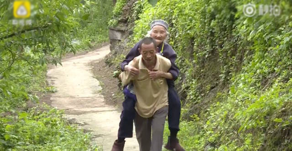 Con rể của bà Li được cư dân mạng ca ngợi là người con rể tốt nhất thế giới.