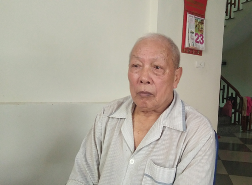 &Ocirc;ng Đỗ Văn Hợp n&oacute;i m&igrave;nh đang sống m&agrave; bị con d&acirc;u khai b&aacute;o đ&atilde; chết. Ảnh: Phạm Dự.