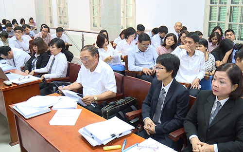 Hơn 50 luật sư đăng ký tham gia tố tụng tại tòa. Ảnh: Xuân Hoa