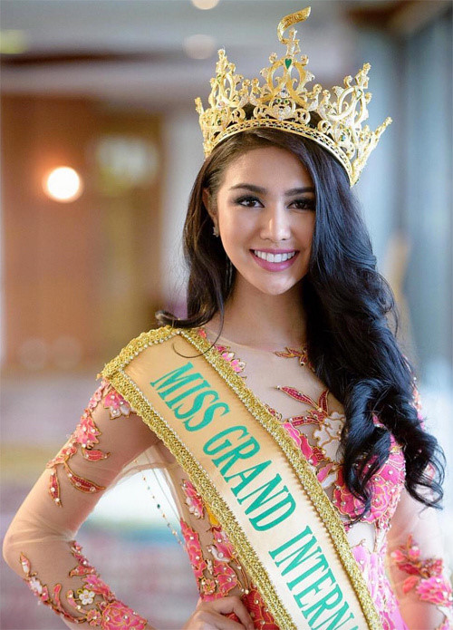 
Danh hiệu Miss Grand Slam 2016 (Hoa hậu của các hoa hậu) do chuyên trang sắc đẹp Global Beauties bình chọn đã thuộc về người đẹp Indonesia - Ariska Putri Pertiwi. Cô là đương kim Hoa hậu Hòa bình Quốc tế, năm nay 22 tuổi.
