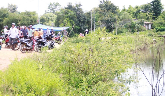 Cơ quan chức năng tiến hành khám nghiệm tử thi để điều tra, làm rõ vụ việc