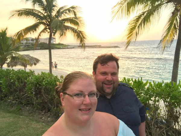 
Victoria v&agrave; chồng mới cưới Brian đi nghỉ trăng mật ở quốc đảo Jamaica.
