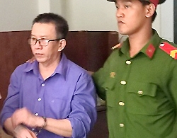 Hưng tại t&ograve;a h&ocirc;m nay. Ảnh: B&igrave;nh Nguy&ecirc;n. 