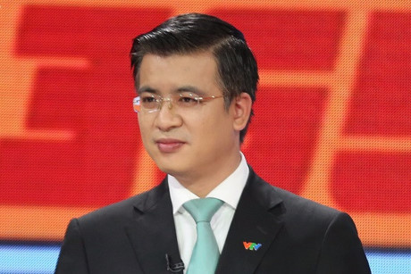 
Hình ảnh thường thấy trước đây của nhà báo Quang Minh khi lên sóng truyền hình

