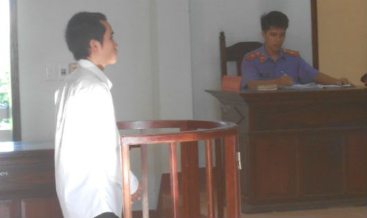 Mẹ bị cáo bảo cũng tại mấy thứ cá độ tràn về quê, nên mới làm hư hỏng đứa con trai từng hiền như đất của bà