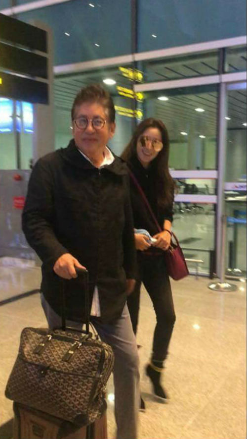 Kim Hee Sun cùng nam diễn viên kỳ cựu Kim Yong Gun và đoàn làm phim Quý cô ưu tú tới Đà Nẵng nghỉ dưỡng.