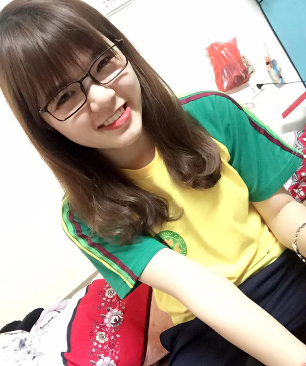 Tr&ecirc;n fanpage của sinh vi&ecirc;n trường N&ocirc;ng nghiệp, một thử th&aacute;ch nho nhỏ đang diễn ra. Đ&oacute; l&agrave; thử th&aacute;ch c&aacute;c c&ocirc; g&aacute;i khoe sắc trong bộ đồng phục.