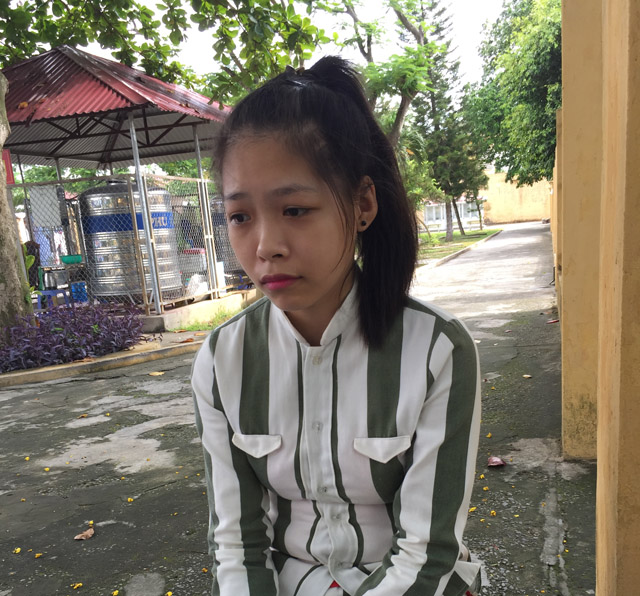 Nguyễn Thị Thư bật khóc khi kể về câu chuyện của mình.