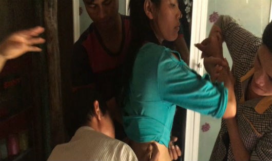 Đinh Văn Ngâu vừa khám bệnh vừa dâm ô một thiếu nữ