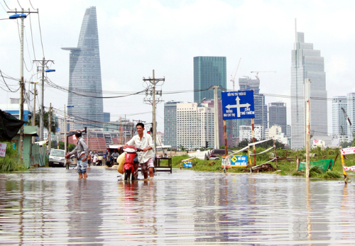 
Ngập nước đang tác động rất lớn đến tâm lý của người mua nhà Sài Gòn. Ảnh: Tùng Duy
