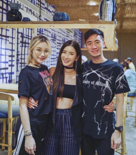 
Calista l&agrave; con g&aacute;i của Jamie Chua, hiện tượng mạng x&atilde; hội với bộ sưu tập t&uacute;i Hermes khủng. C&ocirc; g&aacute;i trẻ n&agrave;y cũng l&agrave; th&agrave;nh vi&ecirc;n t&iacute;ch cực của Hội con nh&agrave; gi&agrave;u Singapore.
