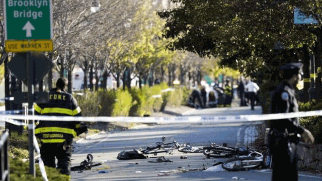 Hiện trường vụ tấn c&ocirc;ng đ&atilde; bị phong tỏa (Ảnh: Reuters)