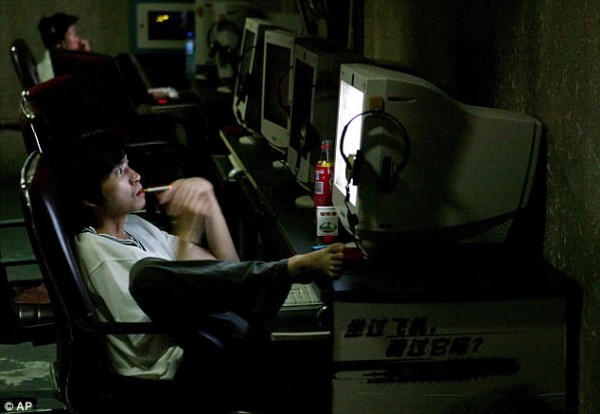 Vì muốn con tách khỏi màn hình máy tính, phụ huynh Trung Quốc đã gửi con vào trại cai nghiện internet.