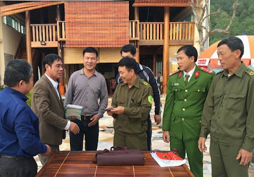 C&ocirc;ng an trao trả t&agrave;i sản cho &ocirc;ng Đăng.