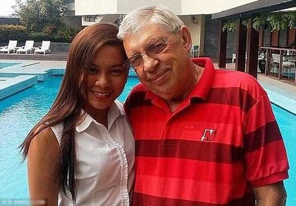 Ron v&agrave; c&ocirc; vợ 28 tuổi Cristel Lalec.