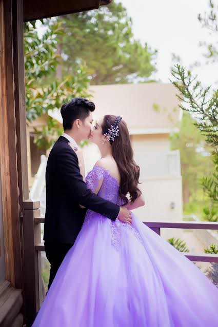 Lâm Khánh chi và chồng sắp cưới.