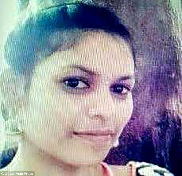 Nạn nhân của vụ tẩm xăng thiêu sống người là cô Induja Mugam (22 tuổi), một sinh viên đang theo học ngành kỹ thuật tại Chennai, Ấn Độ.