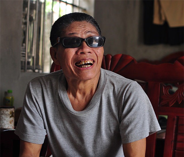 Người thương binh mù lòa Trần Văn Thuận.
