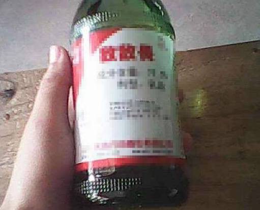 Trong l&uacute;c m&acirc;u thuẫn về chuyện dạy con, anh L&acirc;u nhất thời k&iacute;ch đưa chai thuốc s&acirc;u l&ecirc;n uống.