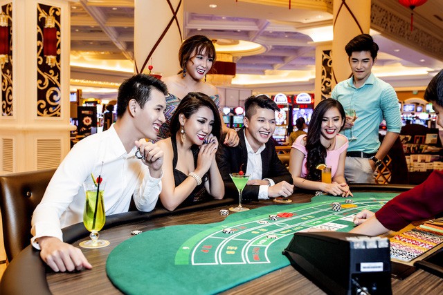
Người Việt thu nhập tr&ecirc;n 10 triệu đồng/th&aacute;ng mới được v&agrave;o chơi casino. H&igrave;nh minh họa
