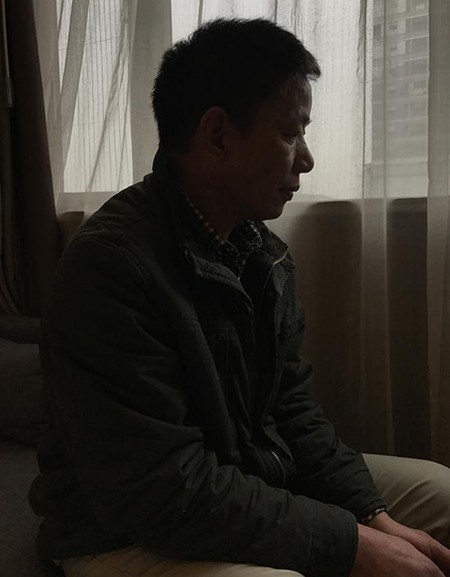 &Ocirc;ng Zhong bị bạn g&aacute;i, gia đ&igrave;nh ruồng bỏ sau khi biết tin nhiễm HIV. Ảnh: Shanghaiist