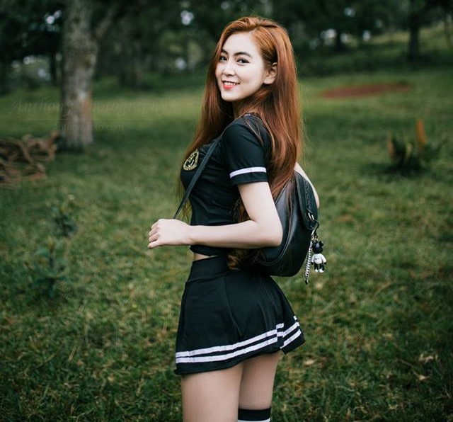 Trần Thị Nam Trân (21 tuổi, sinh viên năm 3, Đại học Sư Phạm TP.HCM) mới đây là thu hút sự chú ý của dân mạng nhờ vẻ ngoài xinh đẹp. Cô sở hữu chiều cao 1,65 m cùng số đo 3 vòng 83-58-92.
