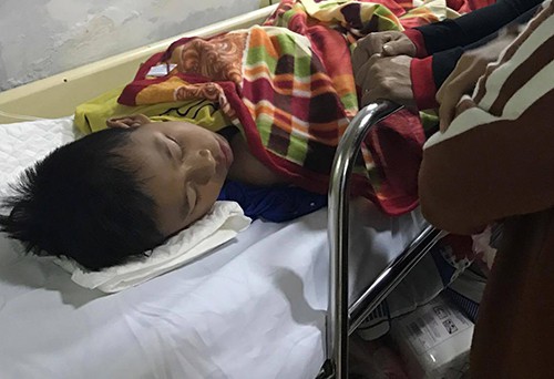 
Học sinh gặp nạn nằm điều trị tại Bệnh viện Việt Đức. Ảnh: Dương Tâm.
