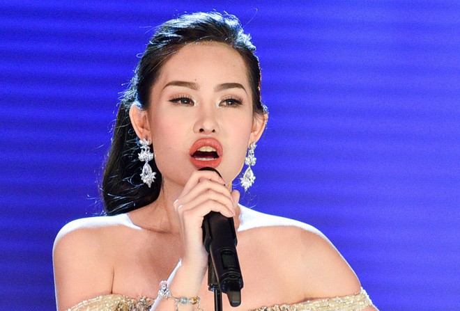 Đăng quang Hoa hậu Đại dương cách đây gần 2 tháng, Lê Âu Ngân Anh gây tranh cãi bởi nhan sắc bị nghi thẩm mỹ. Đặc biệt là đôi môi sưng phồng của Ngân Anh trong đêm chung kết. Thậm chí, có thời điểm Ngân Anh còn bị đứng trước nguy cơ tước vương miện.